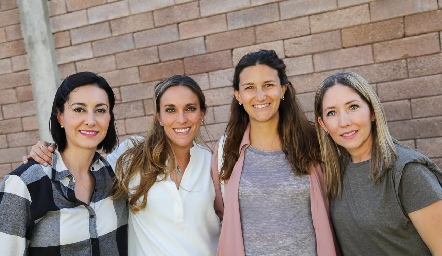  Patricia Díaz, Daniela Llano, Georgina Ramos y Paola Moreno.