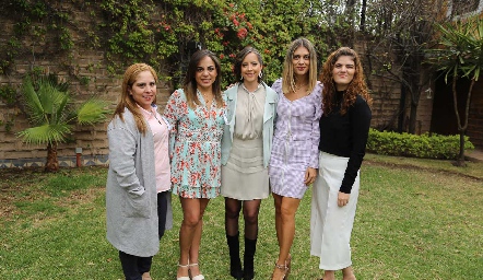  Marisol Córdova, Marcela Córdova, Carla Córdova, Auria Chao y Camila Chao.
