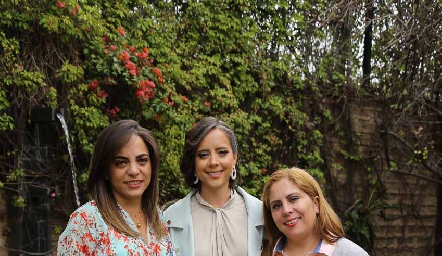  Marcela Córdova, Carla Córdova y Marisol Córdova.