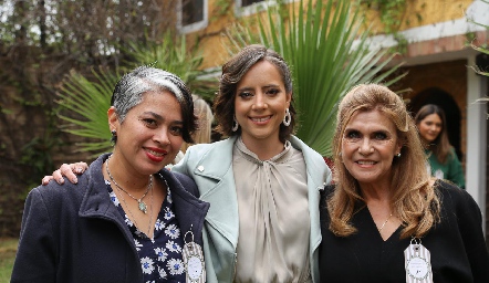  Angélica, Carla Córdova y Paty BAez.