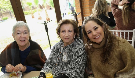  Guadalupe Cataño, María Dolores Solís y Andrea Escalante.