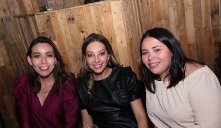  María José Martínez, Ale Román y Carmen Segura.