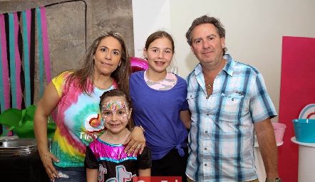  Michel Zarur, María Emilia Heinze, Michel Heinze y Emilio Heinze.
