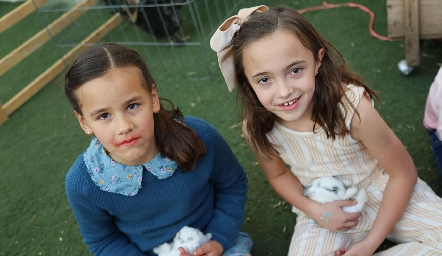 Aitana y Camila.