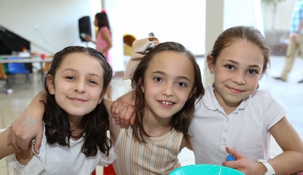  Sofía, Camila y Fernanda.