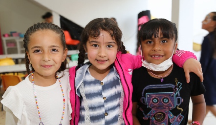  Luciana, Valeria y Karime.