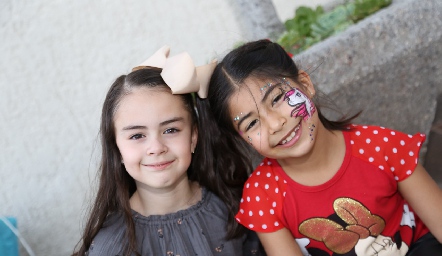  Paola Beltrán y Alexa Villalobos.