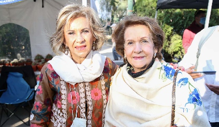  Gloria Estrada y Licha Carreras.