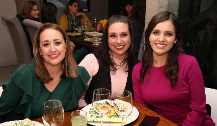  Miriam Blanco, Yudith Blanco y Patricia Ortiz.