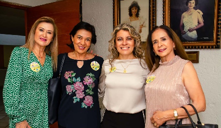 Gaby Pavón, Rosalba Turrubuates , Iliana Castillo y Cristina Robledo.