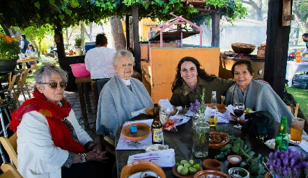  Raquel Bárcena, Rosa María Bárcena, Guadalupe Bárcena y Juanita Quiberra.