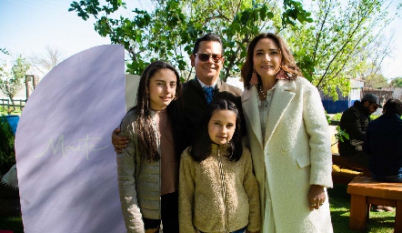 Familia Quibrera Abaroa, Pía, Sergio, Maite y María José.