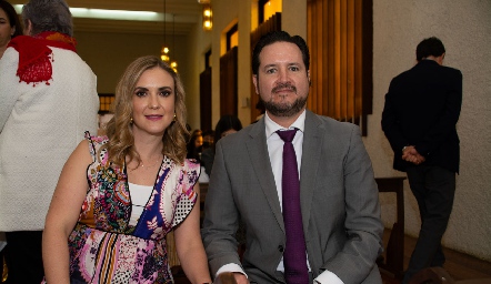  Sandra Pérez y Héctor Vázquez, padrinos de Maite.