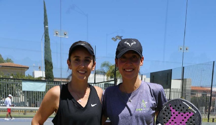  Luisa de la Peña y Emma Reyes (campeonas).