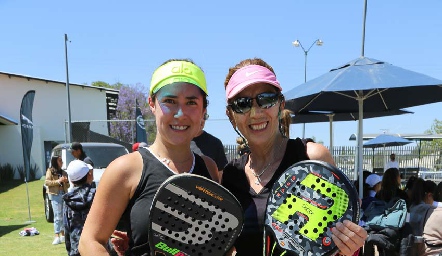  Carmelita Berrueta y Gaby Mercado (campeonas).