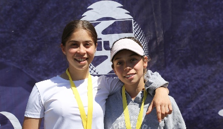  Romina y Natalia Gaviño (campeonas).