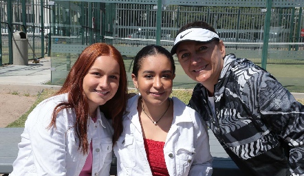  Nuria Naranjo, Ana Elisa González y Mildret Naranjo.