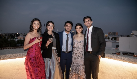  Fernanda Moreno, María Moreno, Emilio Urzúa, Mariana Moreno y Alejandro López.