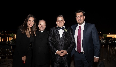  María José Torres, padre Carlos Franco, Aurelio Cadena y Javier Abella.