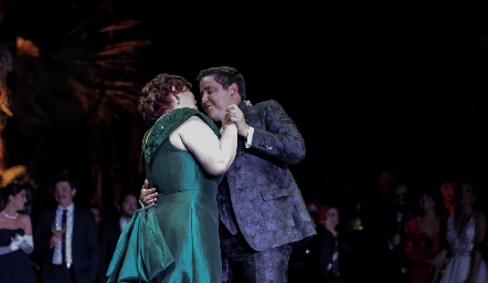  Laura Rodríguez con su hijo Aurelio Cadena.