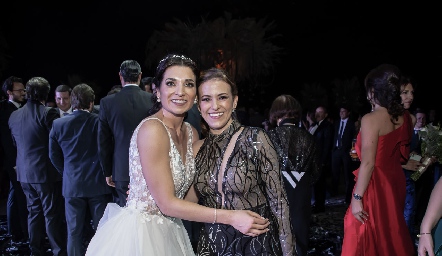  Carla Moreno con su cuñada Laura Cadena.