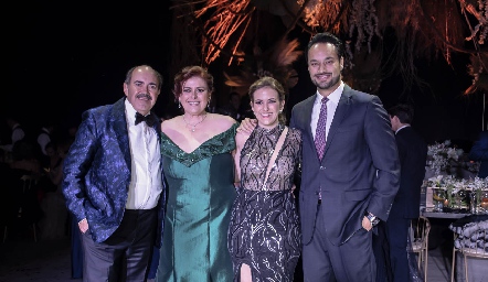  Aurelio Cadena, Laura Rodríguez, Laura Cadena y Roberto Alcalde.