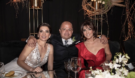 Carla, Ramón y Mónica Moreno.