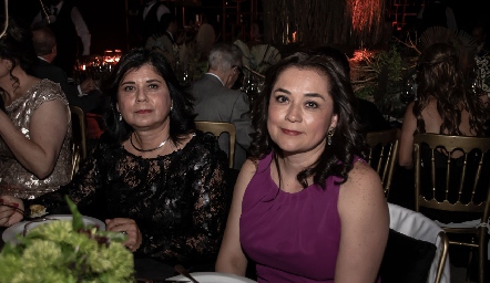  Susana Moreno y Tere Moreno.