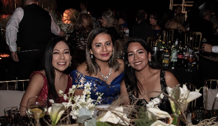  Vanessa Verano, Karen Espinoza y Fiorela Valencia.
