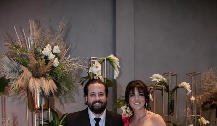  Mauricio Vázquez y Mónica Moreno con sus hijas.