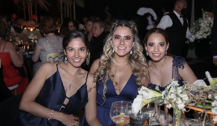  Ana Sofía Aguilar, Andrea González y Fernanda Paredes.