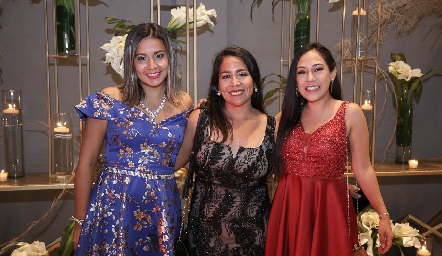  Karen Espinosa, Fidela Valencia y Vanessa Verán.