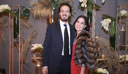   Alejandro Bárcena y Carolina Poc.