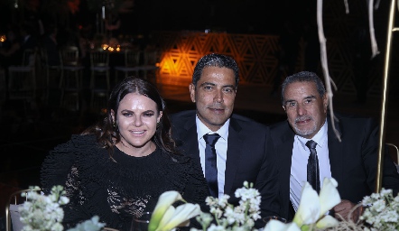  Rocío, Muri y Arturo.
cya75.jpg
