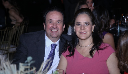  Héctor Hinojosa y Marcela del Peral.