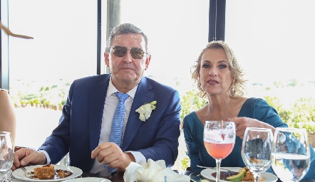  José Luis Elizondo y Marcela Carrillo de Elizondo.