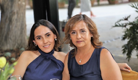 Ana Sofía Ayech y Patricia González.