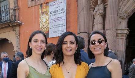  Isa López, Carolina García y Daniela Cruz.
