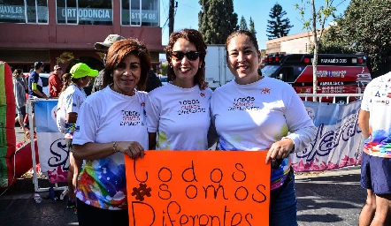  Marisa González, Adriana Sánchez y Verónica González.