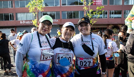  Noemí Rodríguez, Elenita Méndez y Lety Moreno.