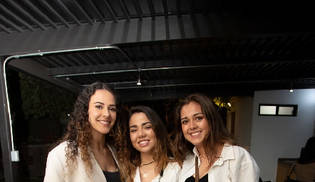  María Meade, Ale Michel y Natalia Rentería.