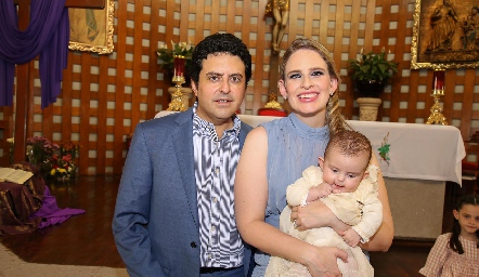  Mauricio Bandín y Cecilia Velasco con su hija Carmina.