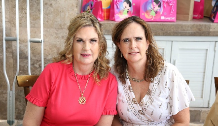  Carmen de Velasco y Martha Leyva.