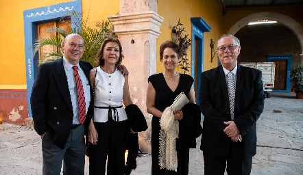 Alejandro Mendizábal, Lucía Estrada, Tere González y Eduardo Mendizábal.