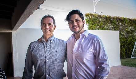 Arturo González H con su hijo Arturo.