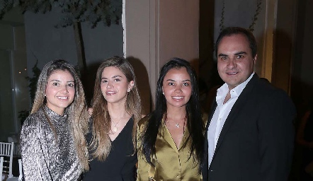  Xochitl, Alejandra, Daniela Castañón y Claudio Guerra.