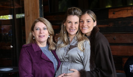  Benilde Díaz Infante con sus hijas Benilde y Beatriz Hernández.