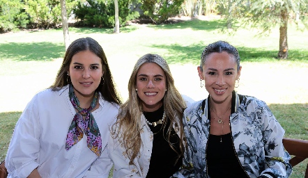  Paulina Castillo, Joselyn Córdova y María José Ortega.