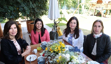  Ana Lucía Díaz, Tuti González, María del Carmen de la Rosa y Maruja Villasuso.