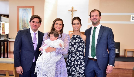  Eugenia con sus papás y padrinos, Fernando Abud, Eugenia Musa, Lorena Andrés y Alejandro Abud.